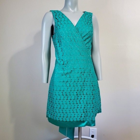 DIANE von Furstenberg Emerald Green Lace Mini Party Wrap Dress Size 8 - Picture 3 of 15